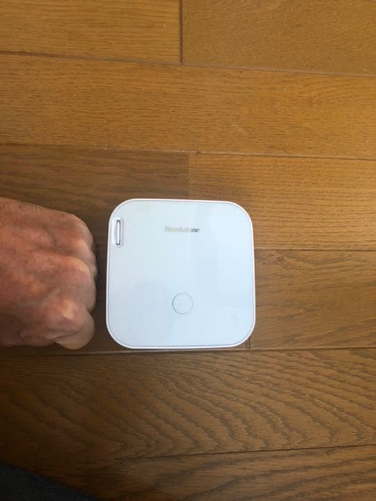 超小型プロジェクター　Brookstone