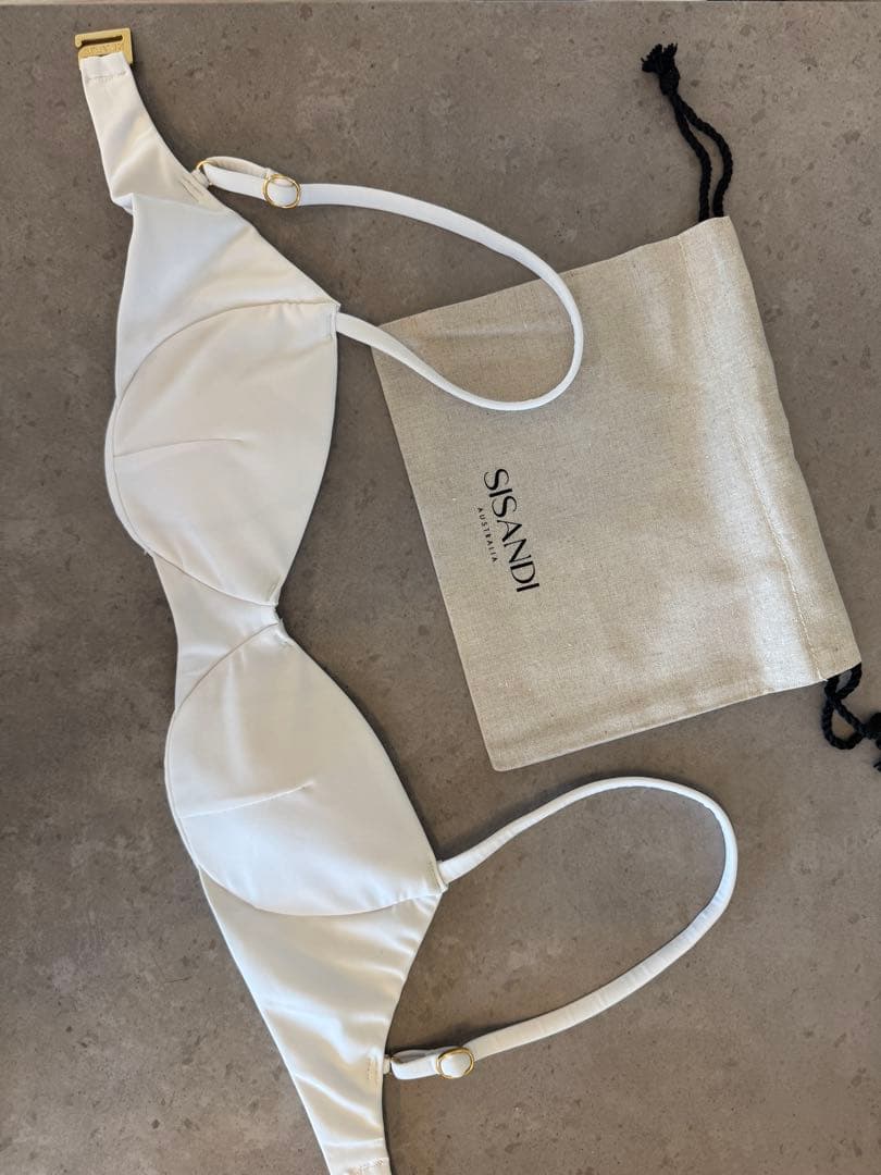 SISANDI UNDERWIRE トップのみ ポーチ付