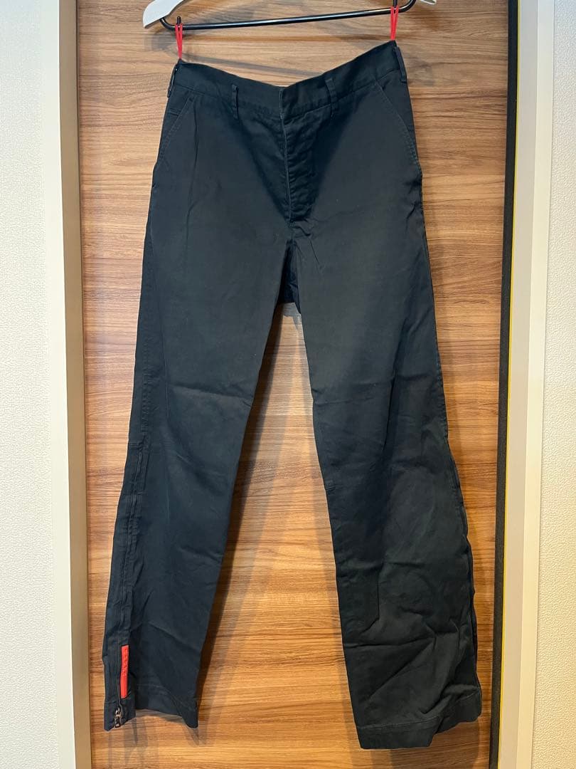 PRADA |サイドジッパー付きパンツ　赤タグプラダ