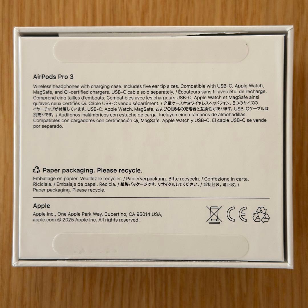 AirPods Pro 3 本体 (ESR保護ケース付)