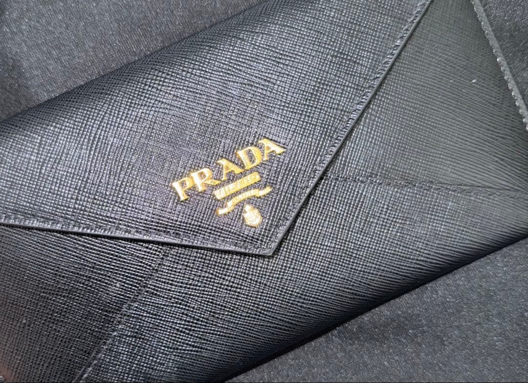 PRADA ブラックレザー 長財布
