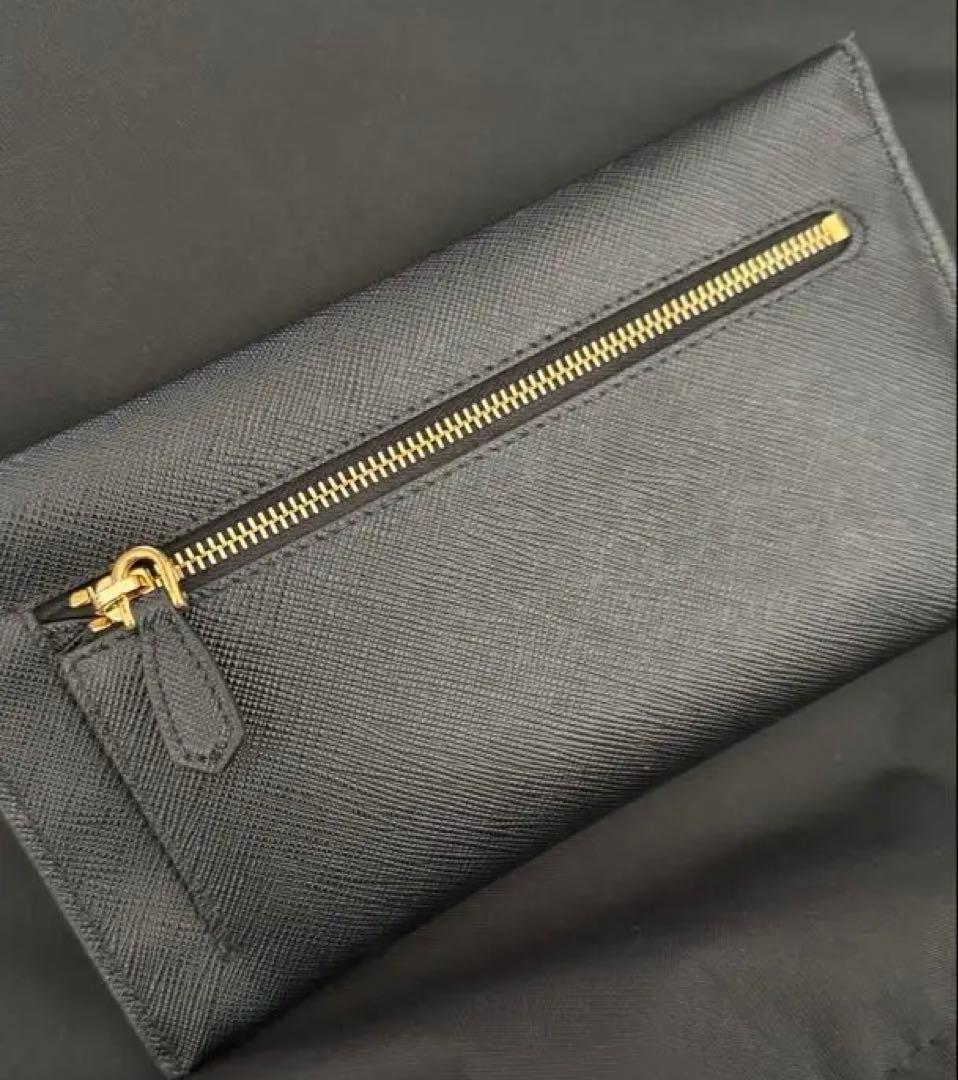 PRADA ブラックレザー 長財布