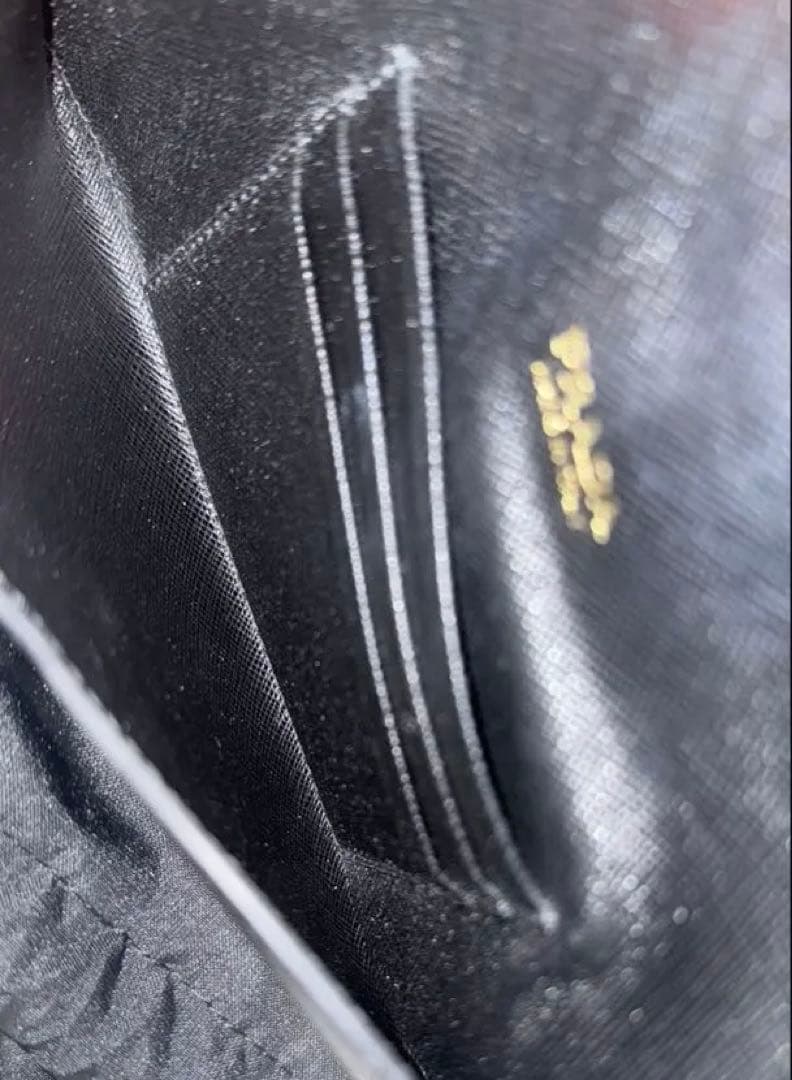 PRADA ブラックレザー 長財布