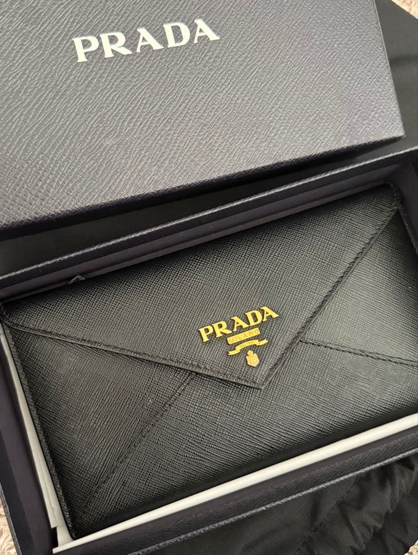 PRADA ブラックレザー 長財布