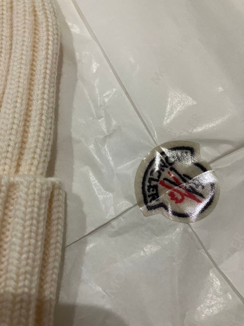 お値下げ中 新品未使用タグ付きMONCLER アイボリー ニット帽 モンクレール