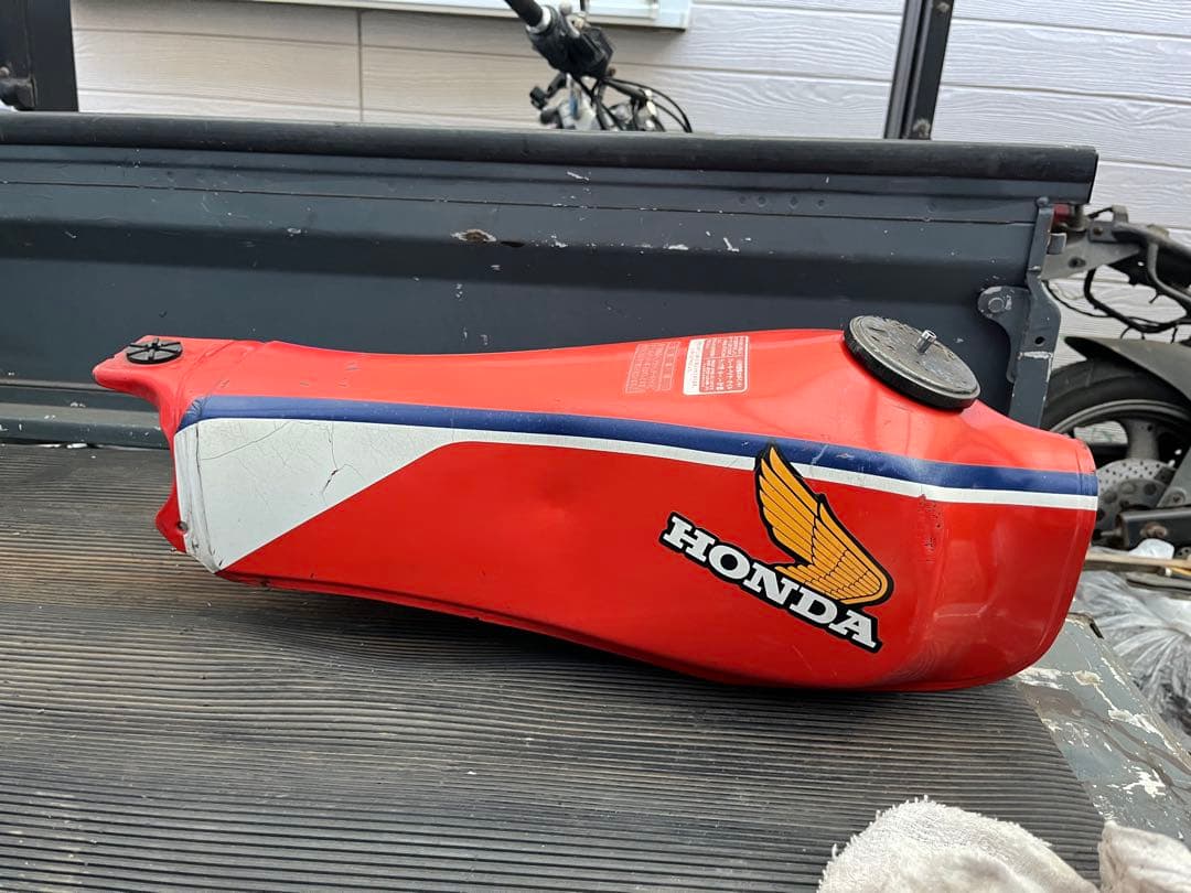 TLM50 フューエルタンク　コック　キャップ