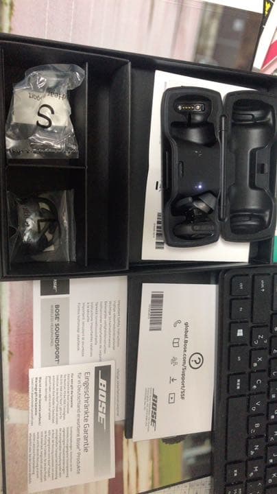 注意　左側のイヤホンは入っていません　BOSE サウンドスポーツ　フリー