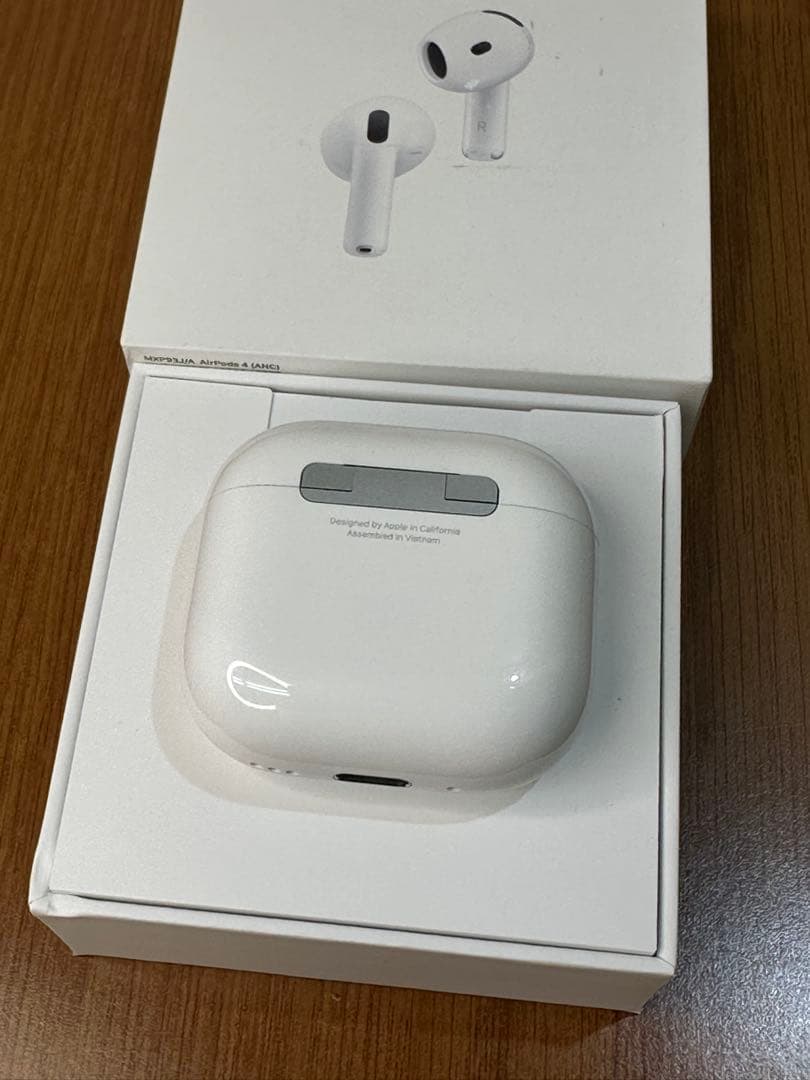 【美品】AirPods 4 ANC搭載 MXP93J/A 4JXRM