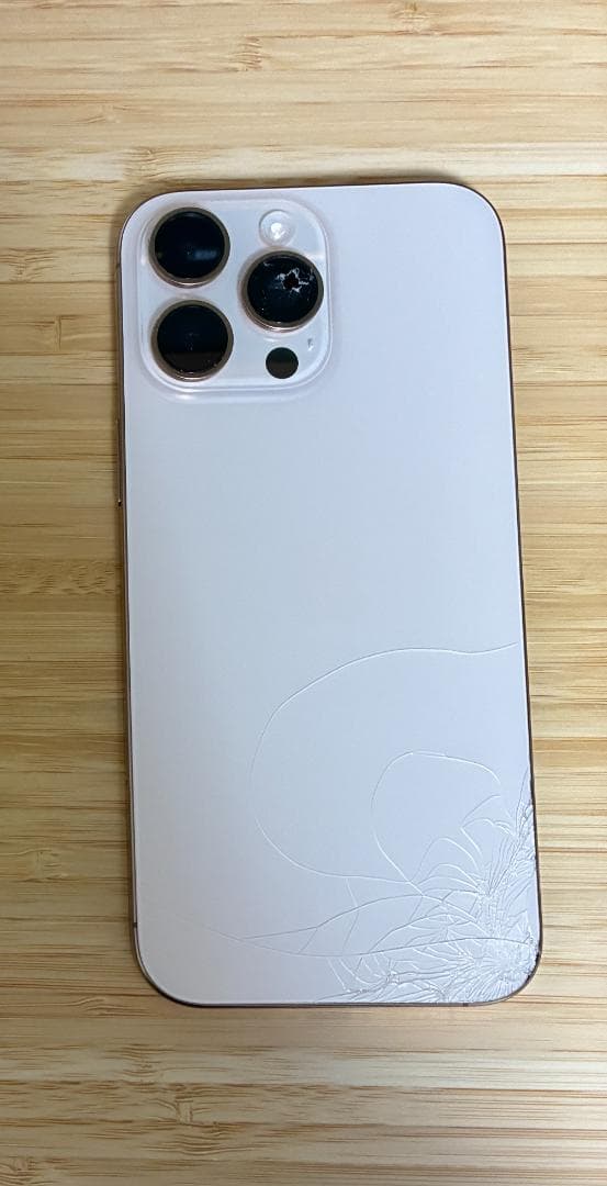 iPhone 16 Pro Max 512GB 背面割れ