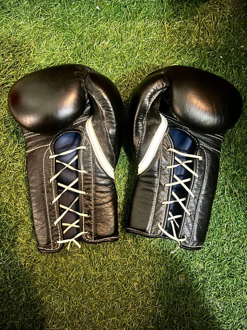 Winning 8 oz ボクシンググローブ