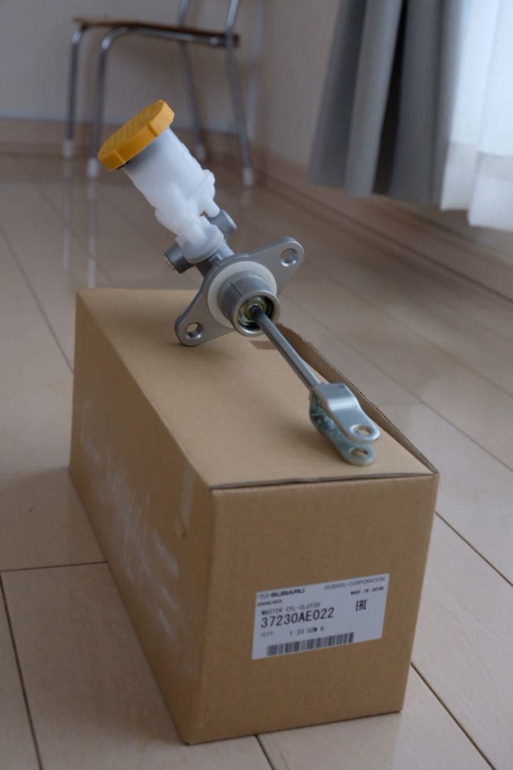 スバル純正　クラッチ　マスターシリンダー37230AE022