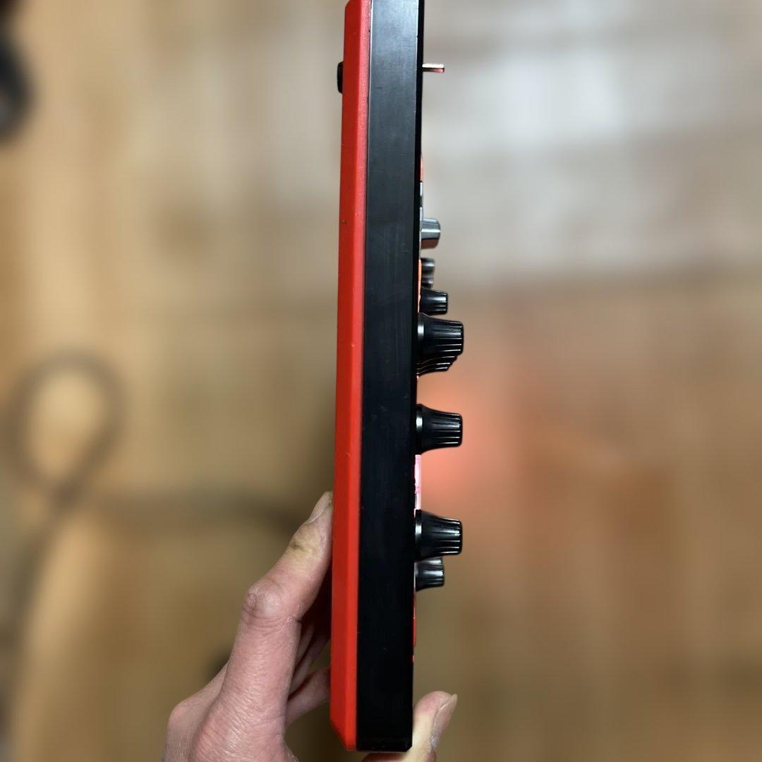 AKAI APC40 MIDIコントローラー中古品です。