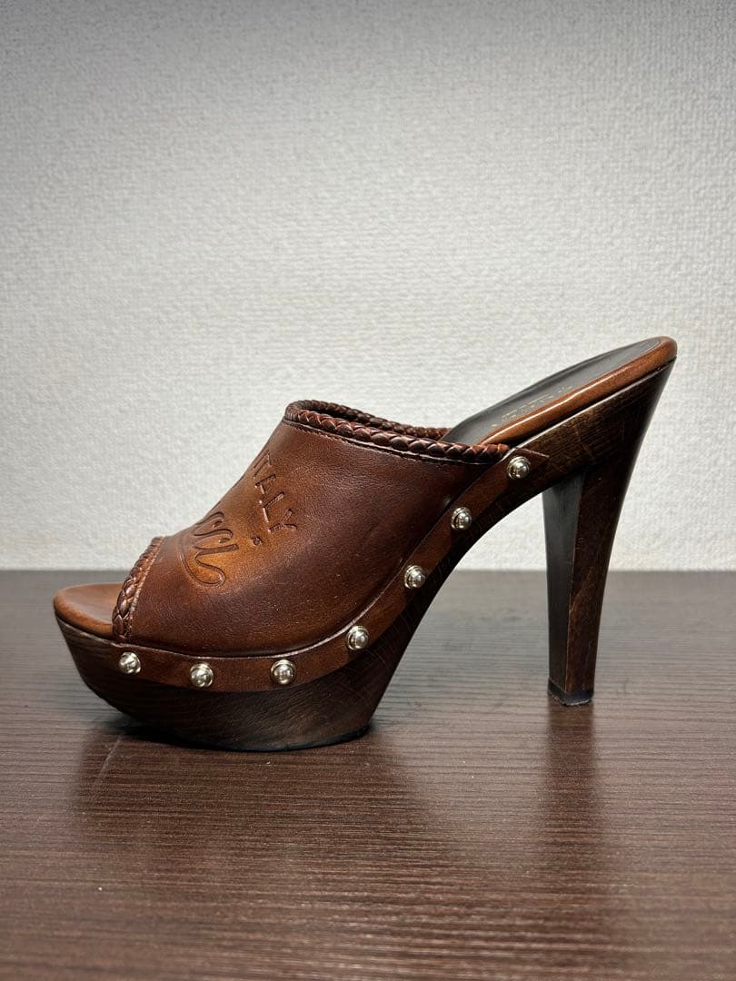 Gucci ブラウンレザーオープントゥサンダル