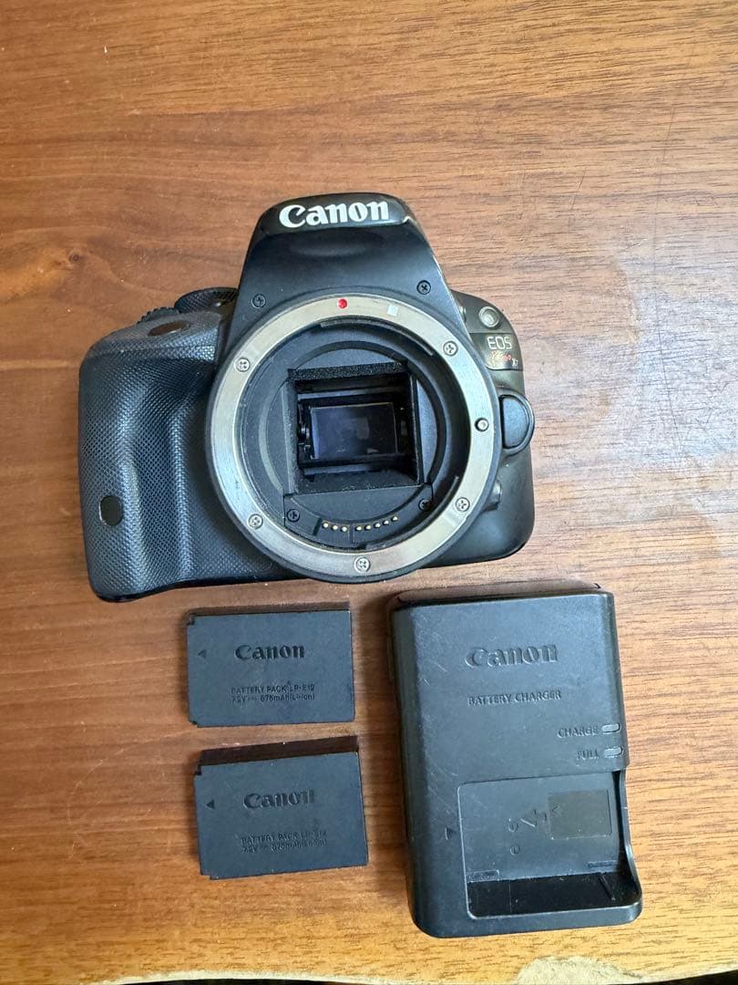 Canon EOS kiss x7 本体のみレンズ無バッテリー2個、充電器
