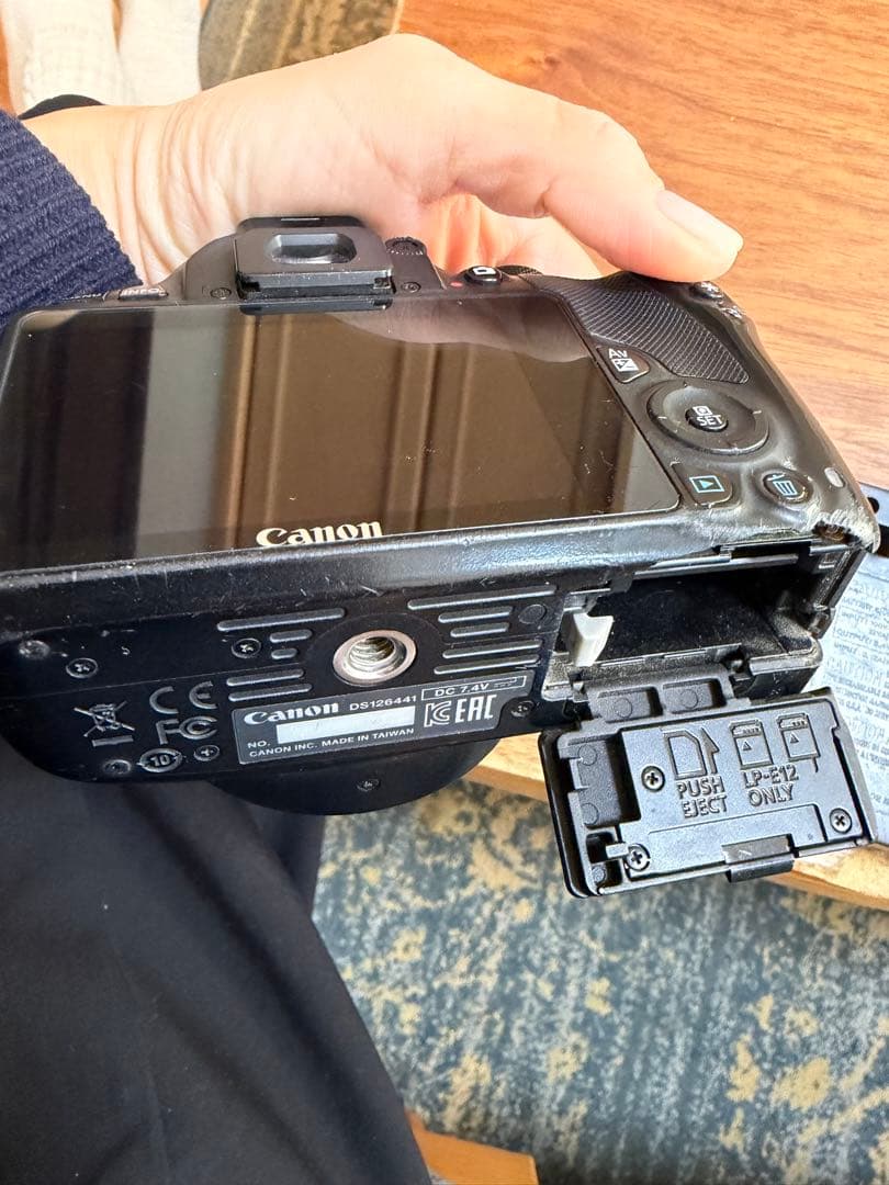 Canon EOS kiss x7 本体のみレンズ無バッテリー2個、充電器