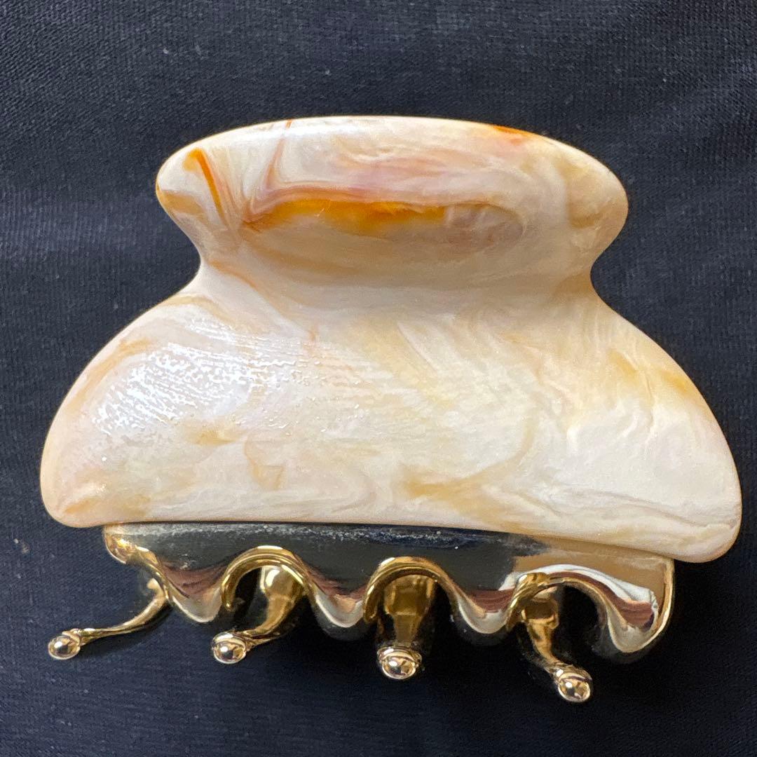 ACCA マーブルホワイト クレッシェンド型ヘアクリップ