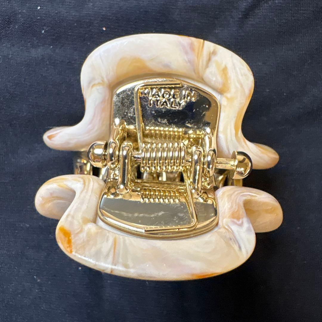 ACCA マーブルホワイト クレッシェンド型ヘアクリップ