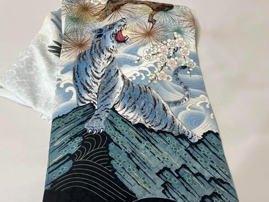 お宮参り 産着 男児 正絹 のしめ 綸子 金刺繍 鷹 虎 白地 NO33636