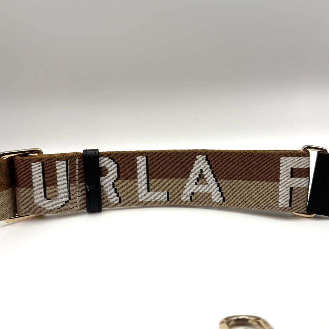 フルラ　ロゴ入りブラウンショルダーストラップ