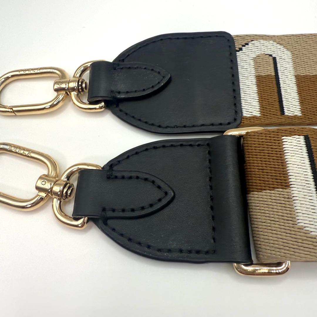 フルラ　ロゴ入りブラウンショルダーストラップ