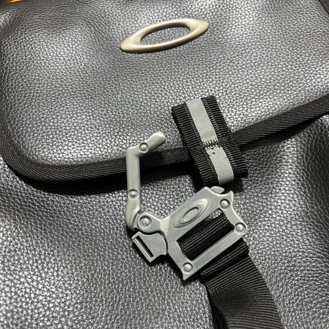 希少 正規品 OAKLEY オークリー ワンショルダーバッグ スリングバッグ