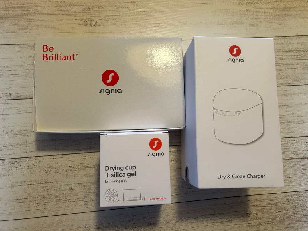 シグニア　補聴器用付属品セット（充電器、収納ケース、ブラシ、乾燥カップ）
