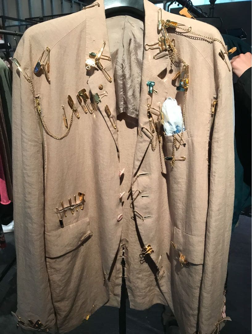 undercoverアンダーカバーsilver pin UC1A4X04GOLD