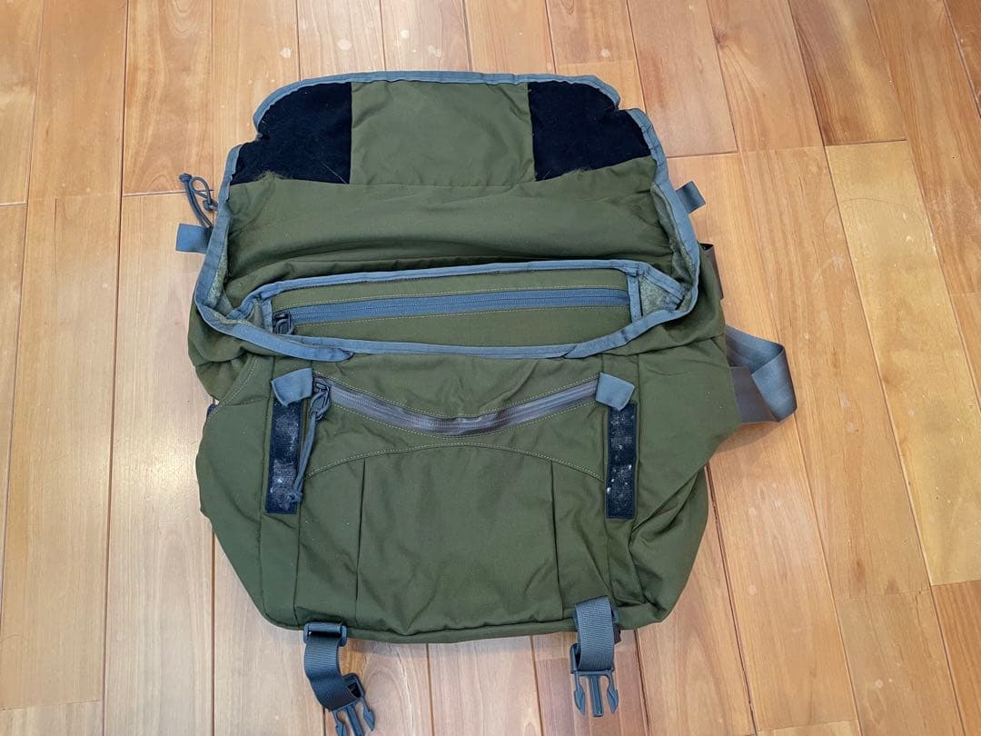 MYSTERY RANCH メッセンジャーバッグ インベーダー　オリーブグリーン