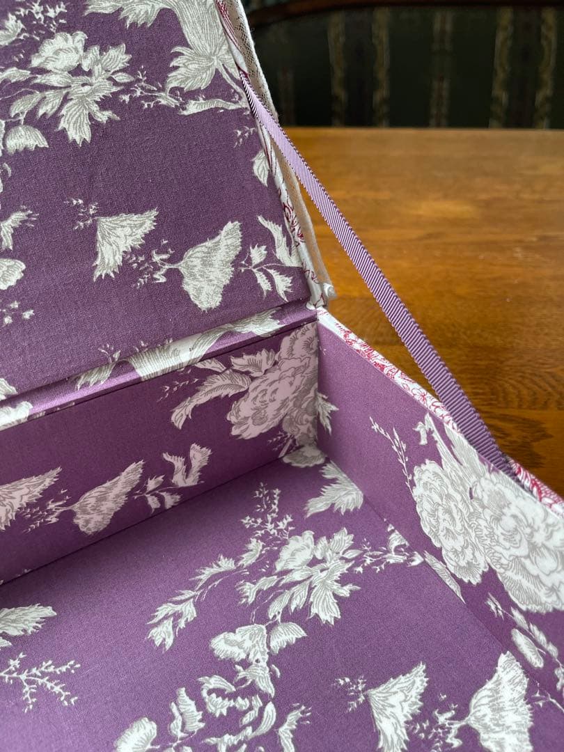 カルトナージュボックス　レアなアンティーク生地