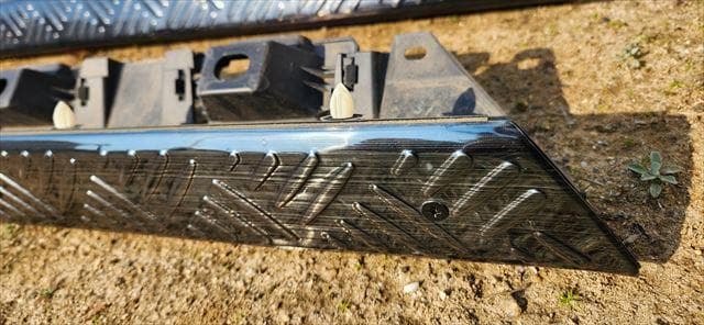 ジムニーシエラJB74ブラックアルマイト縞鋼板プレート付サイドステップ