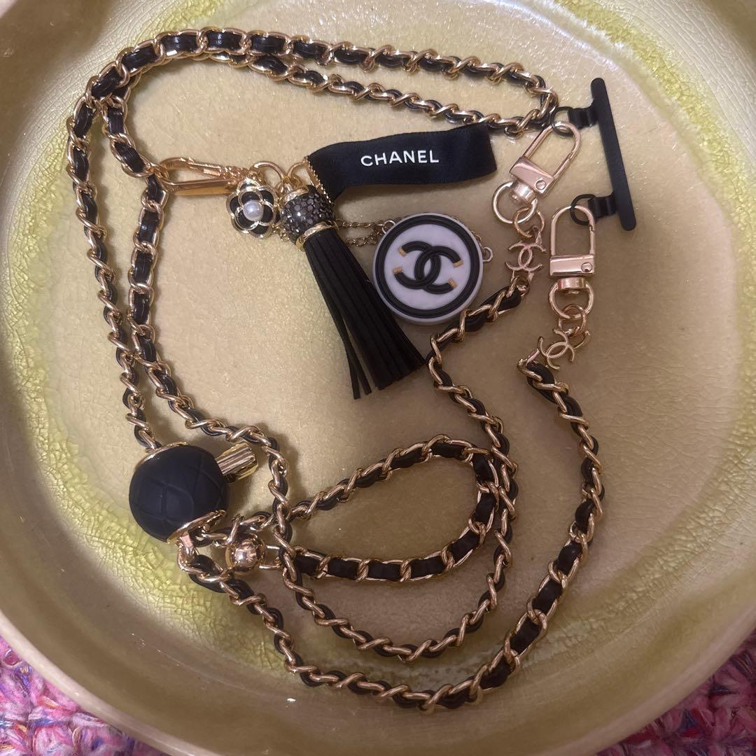 15000円 にします！CHANEL タッセル付き携帯ストラップ新品！