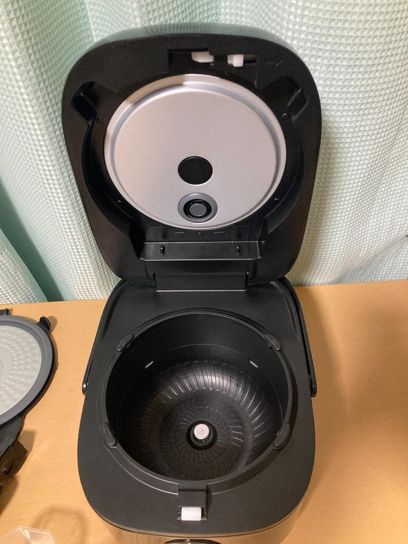 ★★美品★2023年製 TOSHIBA IHジャー 炊飯器 RC-5XT