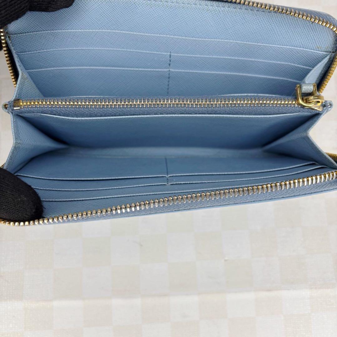 極美品　PRADA プラダ　長財布　ラウンドファスナー　M05