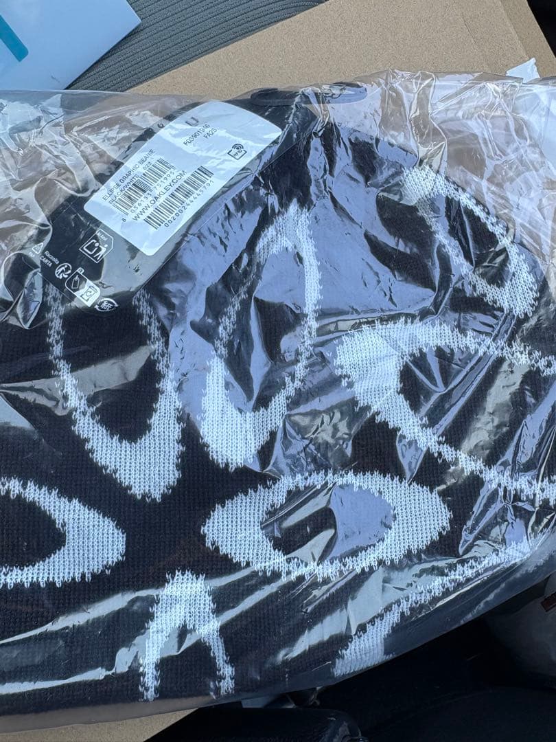 星　新品未使用　oakley ビーニー　ブラック