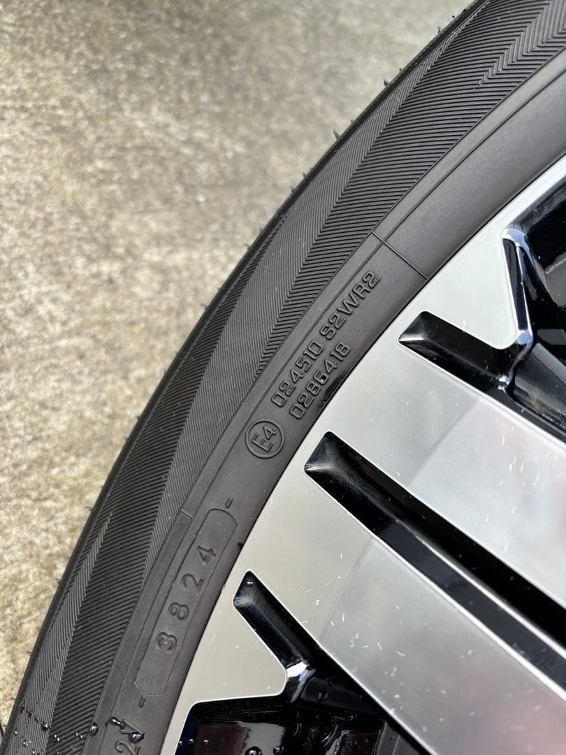 デリカD5 純正18インチ タイヤ・ホイールセット 225/55R18