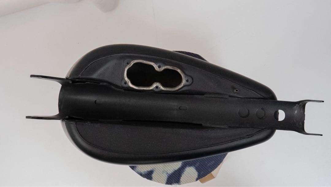 XL883n 2020年モデル純正タンク　ハーレー 中古