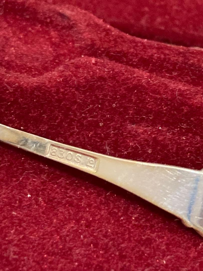 銀製バイキング船型容器とスプーン