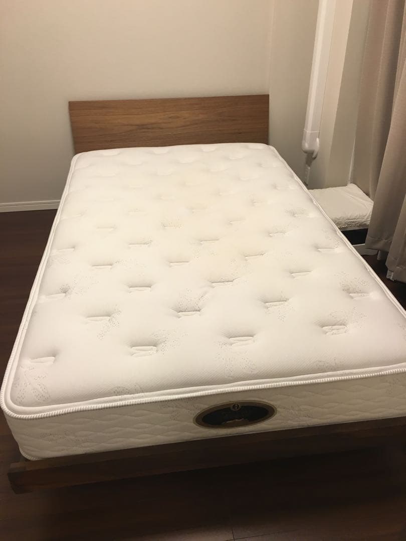 Chika【文京区/引取限定】シモンズマットレス （セミダブルサイズ）