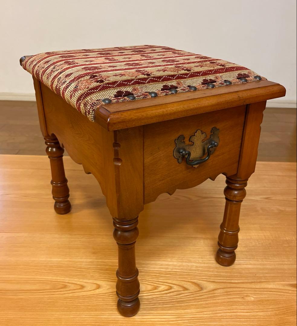 横浜ダニエルドレッサー椅子 収納付きスツール