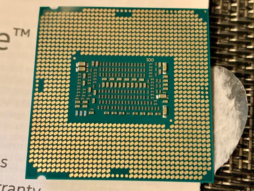 Intel Core i7-8700 CPU 箱、説明書付き