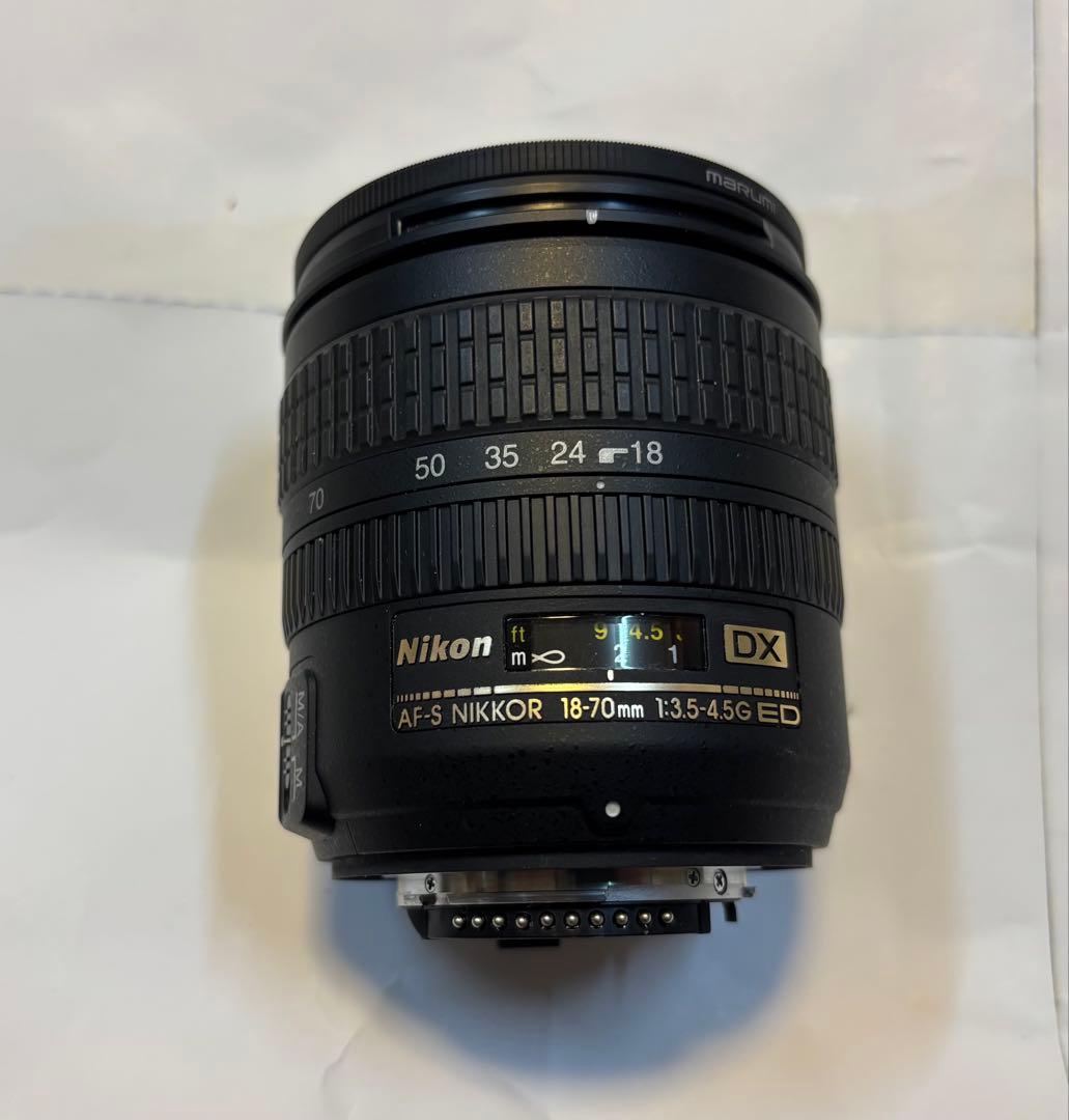 D3200及びNikon AF-S DX ズ-ムNikkor 18-70mm