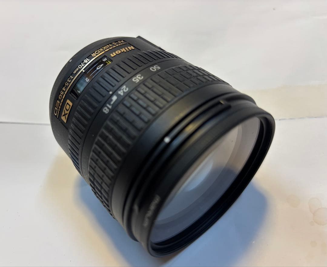 D3200及びNikon AF-S DX ズ-ムNikkor 18-70mm