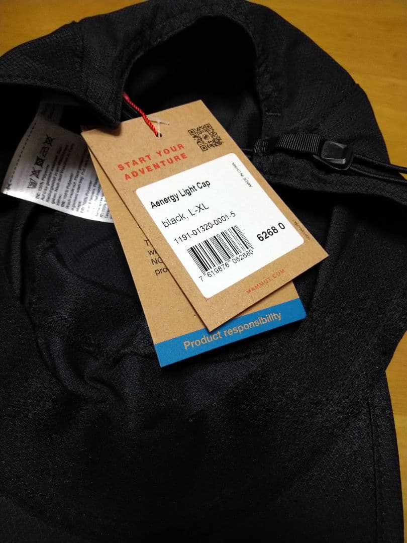 マムート　エナジーライトキャップ　ブラックとレッド