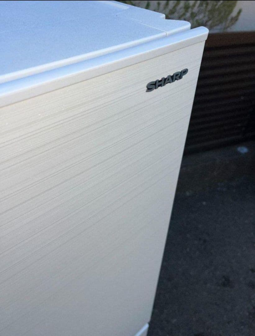 シャープ冷凍冷蔵庫　179L 横縞模様　付け替えどっちもドア　2021年製