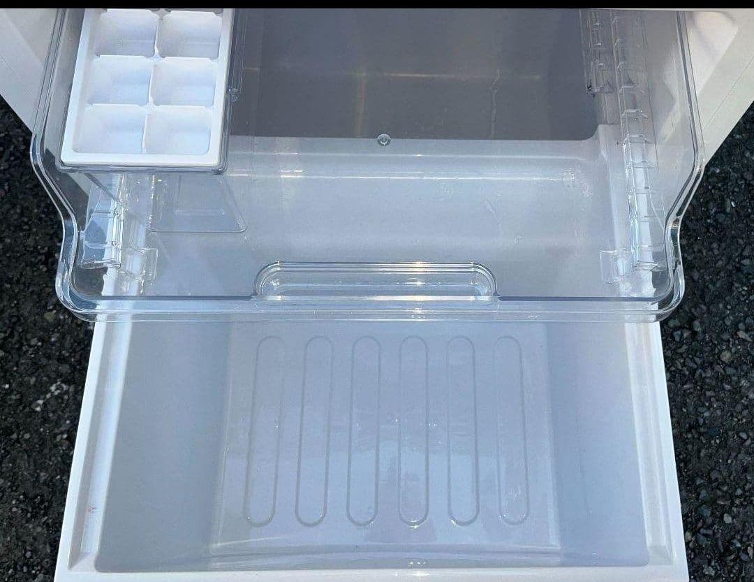 シャープ冷凍冷蔵庫　179L 横縞模様　付け替えどっちもドア　2021年製