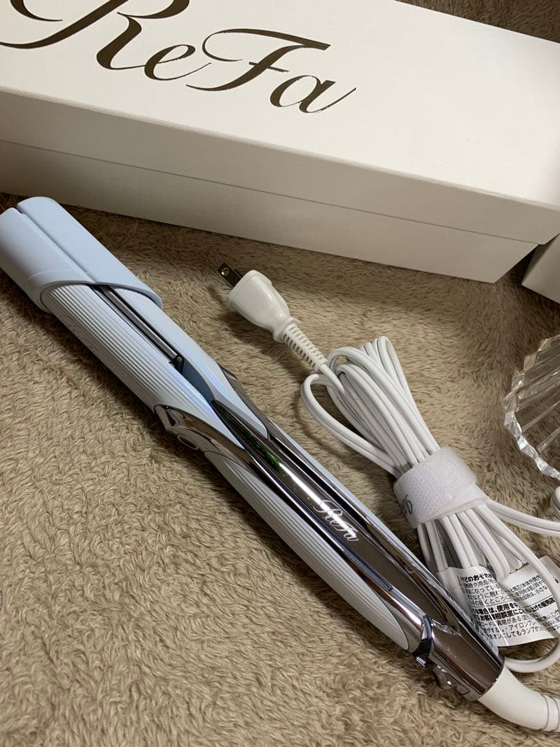 新品箱入り　保証書付き　リファ　ストレートヘアアイロン　ホルダー付き