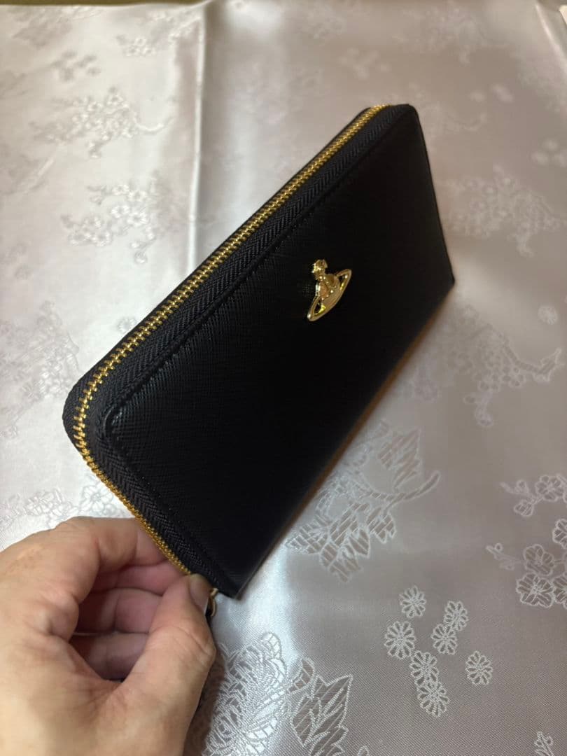 Vivienne Westwood ブラックラウンド、ファスナー長財布