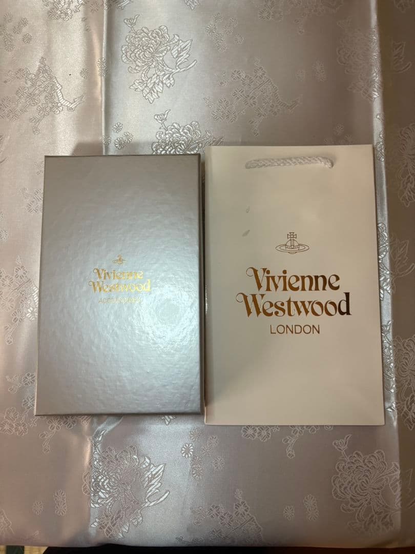 Vivienne Westwood ブラックラウンド、ファスナー長財布