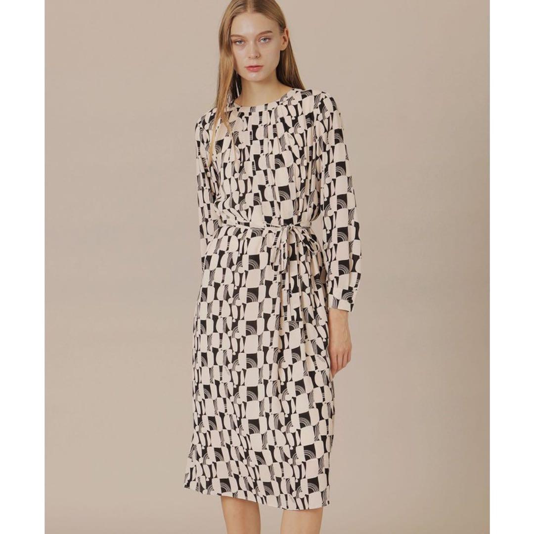 ほぼ未使用品 マッキントッシュロンドン　レトロタイルプリントワンピース