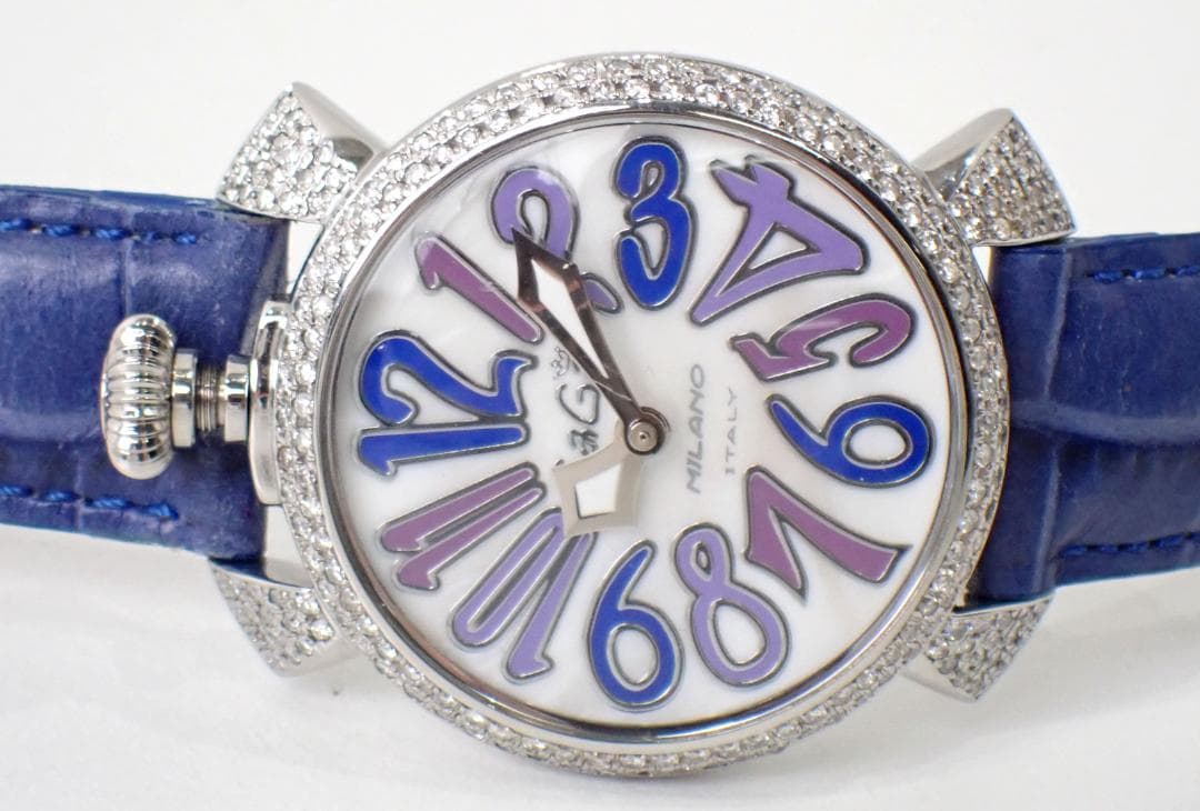 ガガミラノ マニュアーレ ダイヤ付き シェル文字盤 時計 クオーツ 40mm